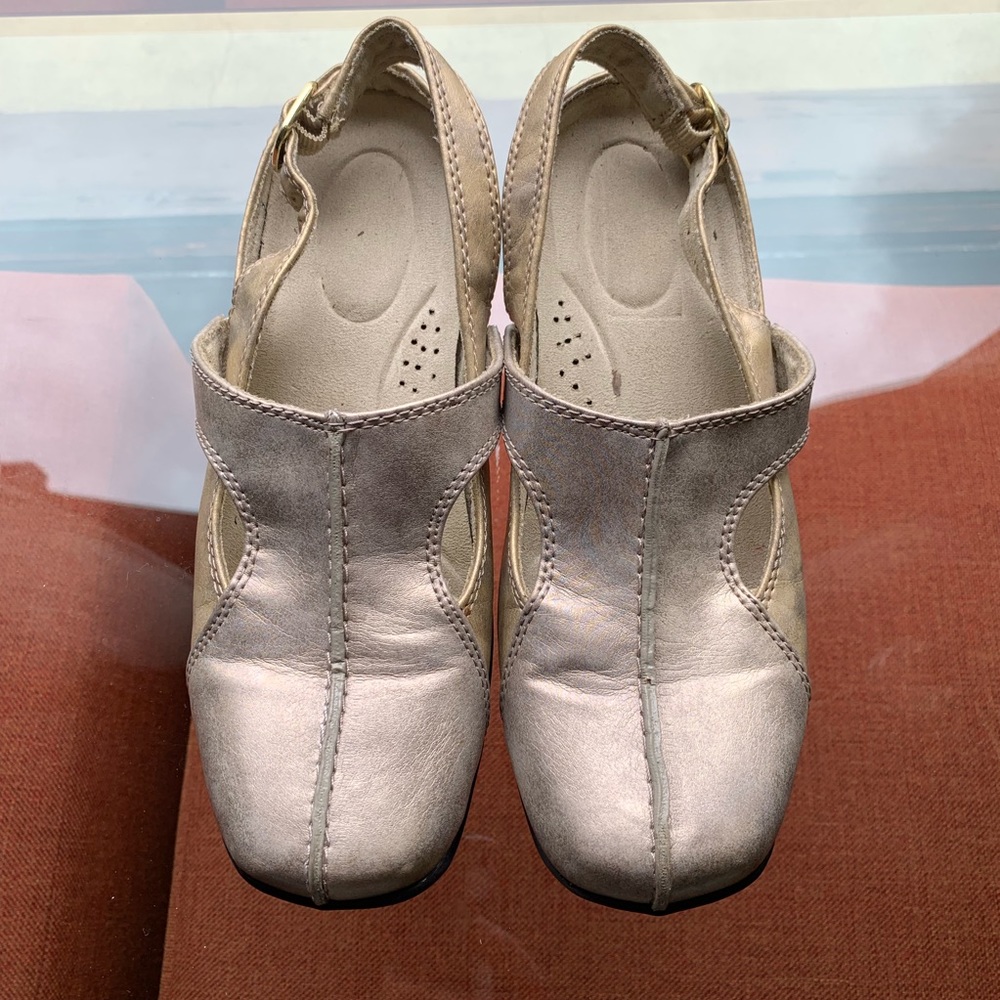 Gold Easy Street Slingbacks Sz 6